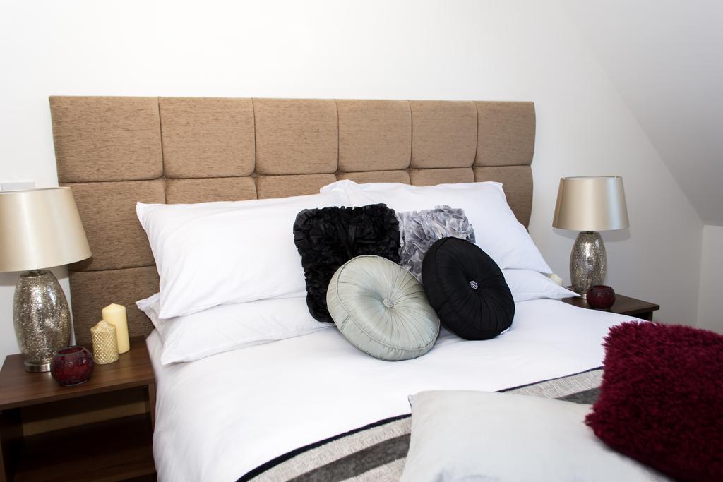 Trivelles Mayfair,Stockport Bagian luar foto