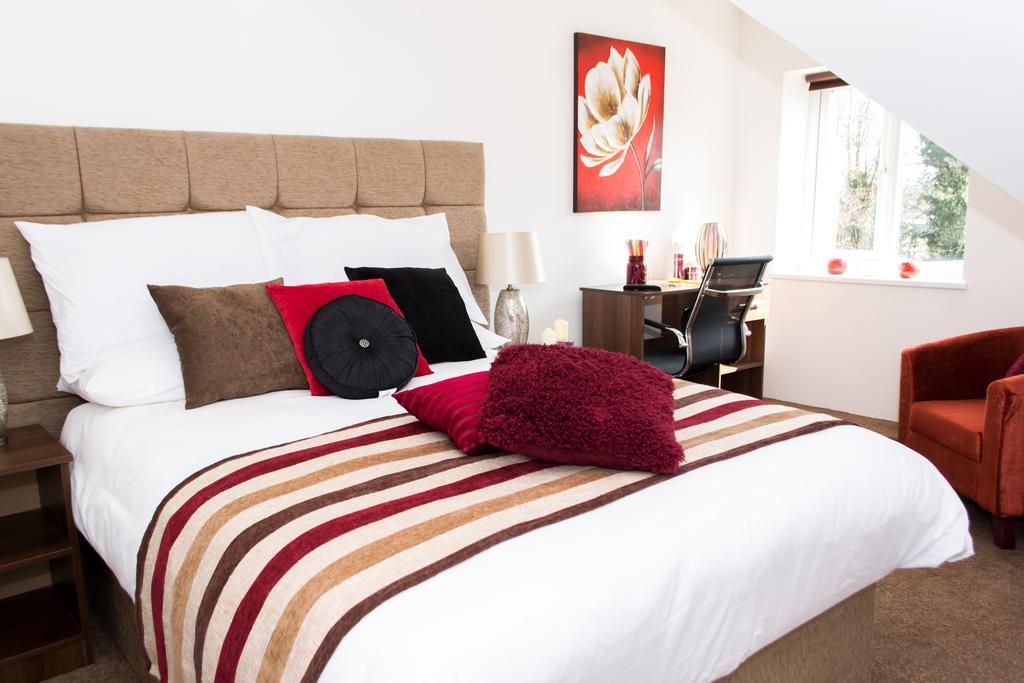 Trivelles Mayfair,Stockport Bagian luar foto