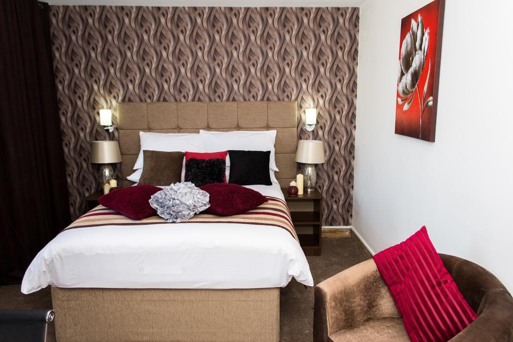 Trivelles Mayfair,Stockport Bagian luar foto