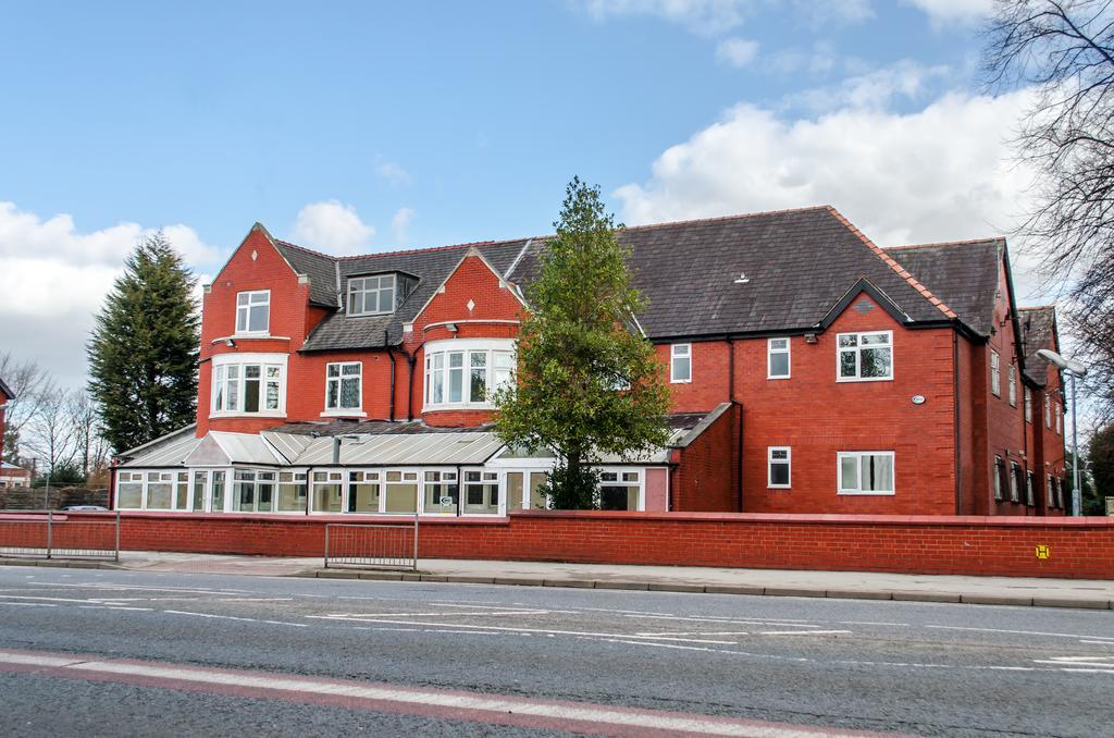 Trivelles Mayfair,Stockport Bagian luar foto