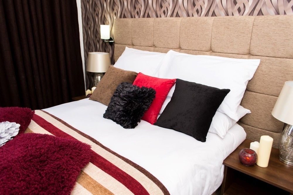 Trivelles Mayfair,Stockport Bagian luar foto