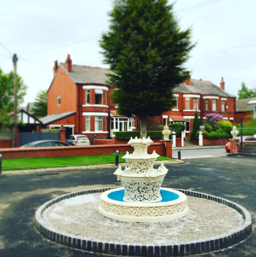 Trivelles Mayfair,Stockport Bagian luar foto